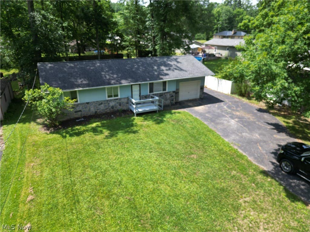 Photo of 18015 Hillcrest Drive, Lake Milton, OH 44429 (MLS # 5223843)