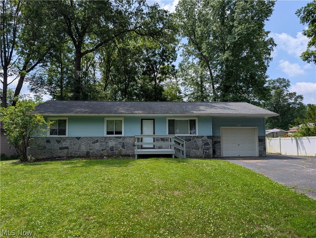 Photo of 18015 Hillcrest Drive, Lake Milton, OH 44429 (MLS # 5223843)