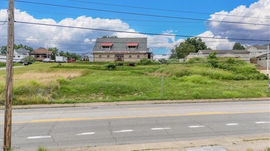 Commercial lot for sale located on 7th Street in Parkersburg, WV with a traffic count of 11,877 AADT. 155 foot of 7th Street frontage with 4 Parcels including a 5th parcel on George Street.
