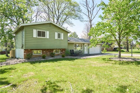 Homes For Sale - 890 Iroquois Run<br/> Summit County, Macedonia, OH 44056