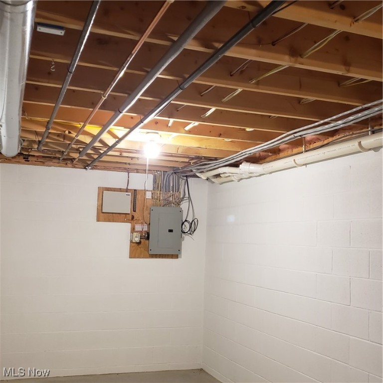 12521 Gwen Whisler Drive, Uniontown, Ohio image 29