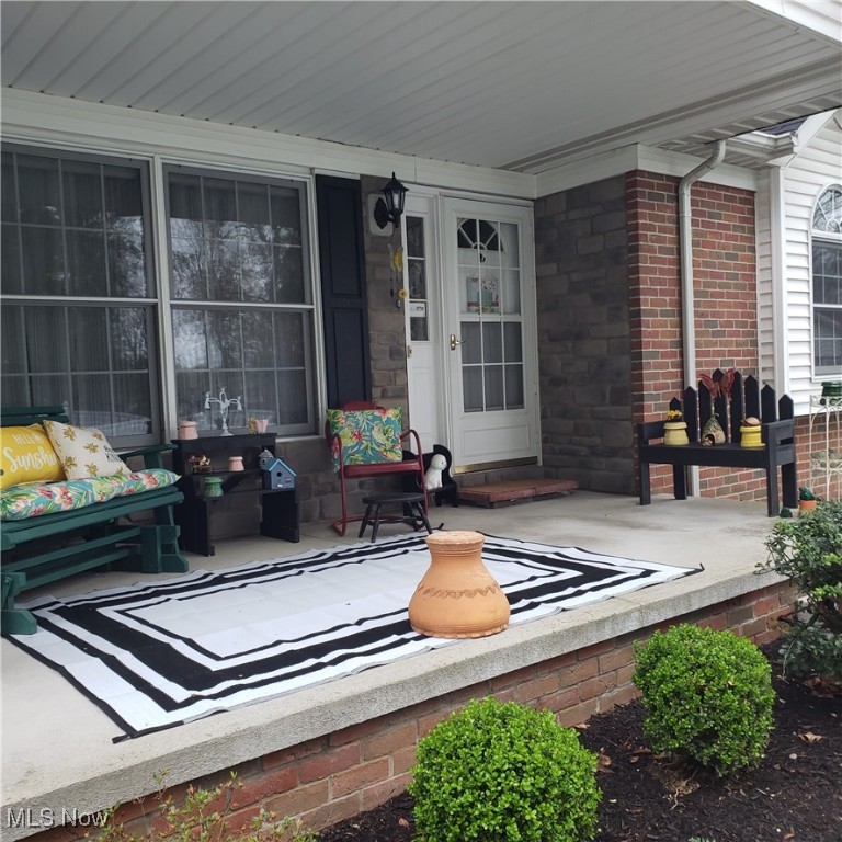 12521 Gwen Whisler Drive, Uniontown, Ohio image 2