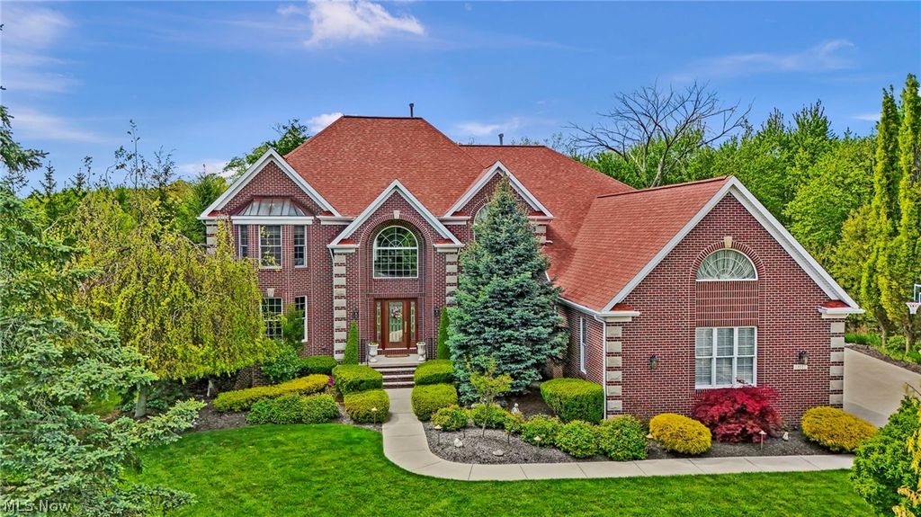 Photo of 19322 Araglin Court, Strongsville, OH 44149 (MLS # 5208603)