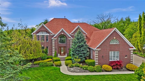Homes For Sale - 19322 Araglin Court<br/> Strongsville, OH 44149