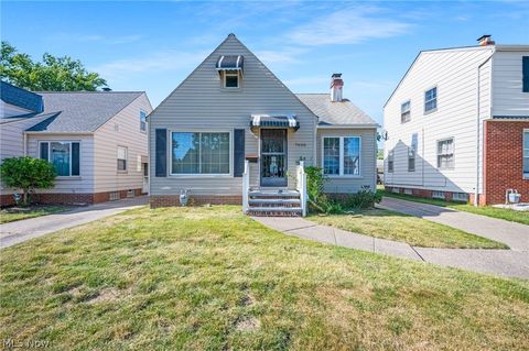 Single Family Residence in Parma OH 7606 Wainstead Drive.jpg