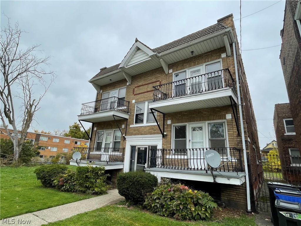 Located on the Shaker/Cleveland border. 2 bed 1 bath and plenty of space! Freshly painted with newer vinyl windows, hard wood floors and new carpet. Lead Certified and move in ready with new stove and fridge included.Come make this house a home! Call listing agent to schedule appointment. Rental requirements:Credit score of 600+. 500 - 600 is considered conditional.Less than 3 items in collections, excluding student loan and medical. Monthly income of 2.5 times the amount of the monthly rent.Thorough Eviction Check.
$50 Non Refundable App Fee for all Adults who will be occupying the property.Applications can only be completed online.Typical Security Deposit equivalent to one months rent, pending results of background checks. Tenants must have the electric and gas transferred into their name and obtain renters insurance prior to receiving keys to the property. This property accepts housing vouchers