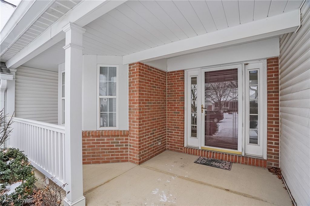 Photo of 437 E Reserve Drive, Cuyahoga Falls, OH 44223 (MLS # 5177176)