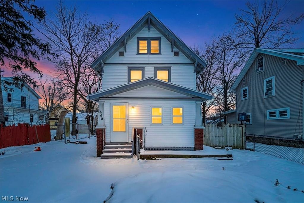 Photo of 960 Whittier Avenue, Akron, OH 44320 (MLS # 5197922)