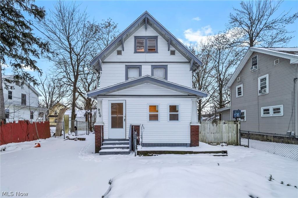 Photo of 960 Whittier Avenue, Akron, OH 44320 (MLS # 5197922)