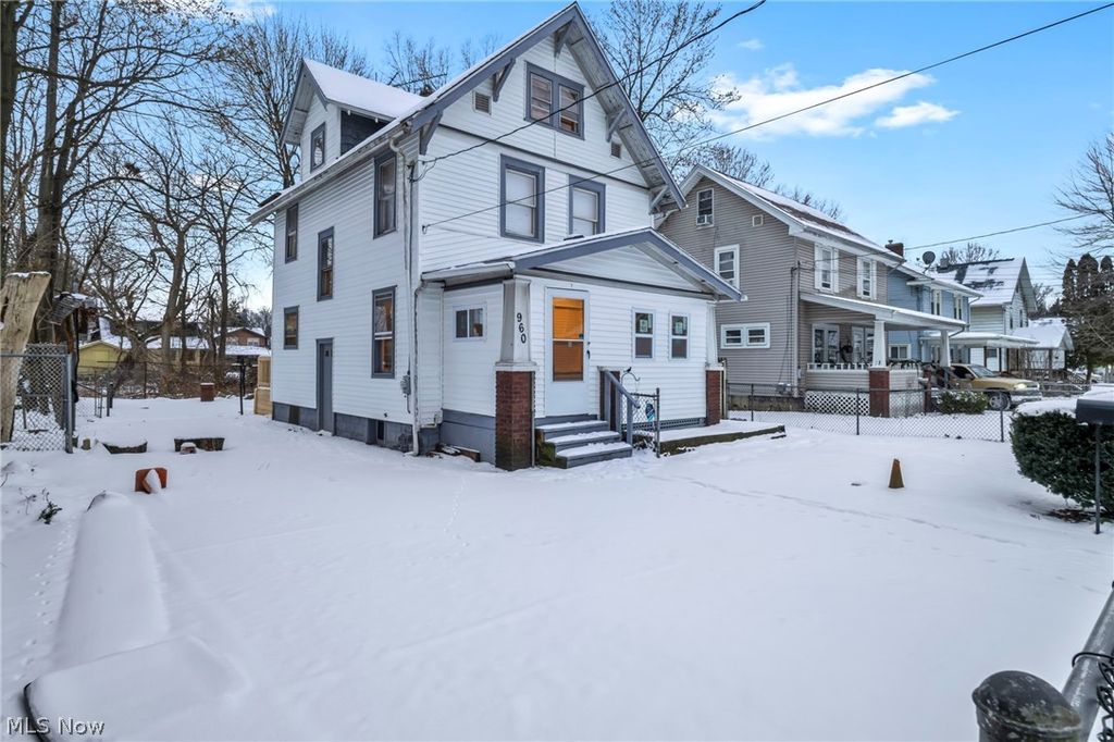 Photo of 960 Whittier Avenue, Akron, OH 44320 (MLS # 5197922)