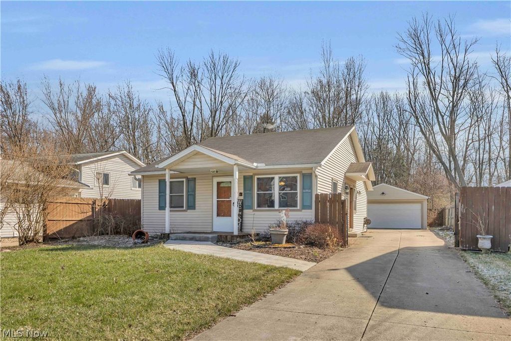 Photo of 5747 Pleasant Avenue, North Ridgeville, OH 44039 (MLS # 5195942)