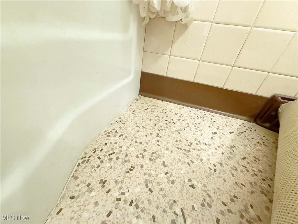 2907 Brookview Drive, Lorain, Ohio image 24