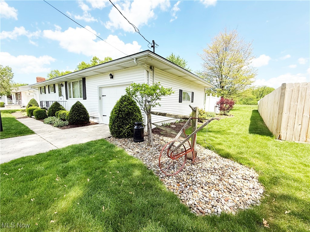 2907 Brookview Drive, Lorain, Ohio image 4