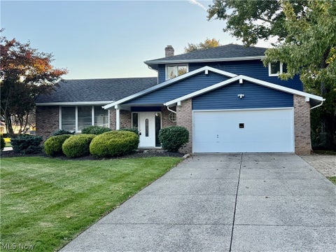 Homes For Sale - 7052 Fox Hill Drive<br/> Solon, OH 44139