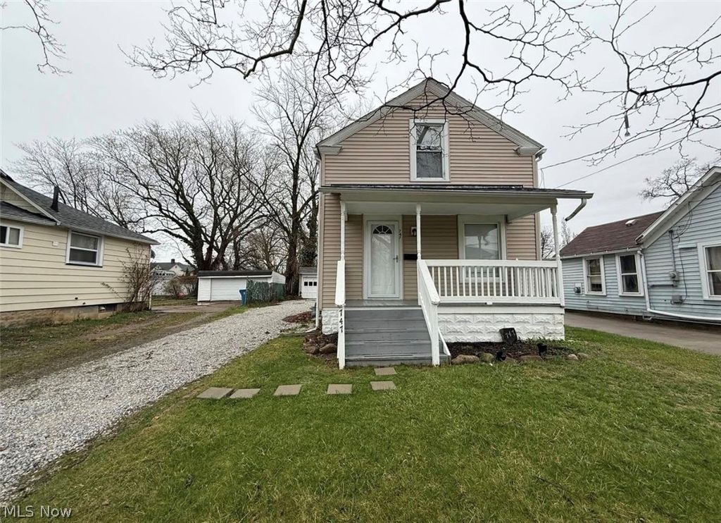 Photo of 747 Brownell Avenue, Lorain, OH 44052 (MLS # 5187560)