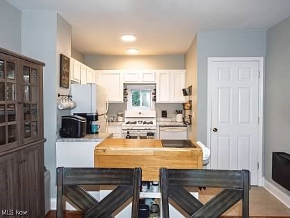 Akron, Ohio 44305, United States, 2 Bedrooms Bedrooms, ,1 BathroomBathrooms,Residential,Active,160404