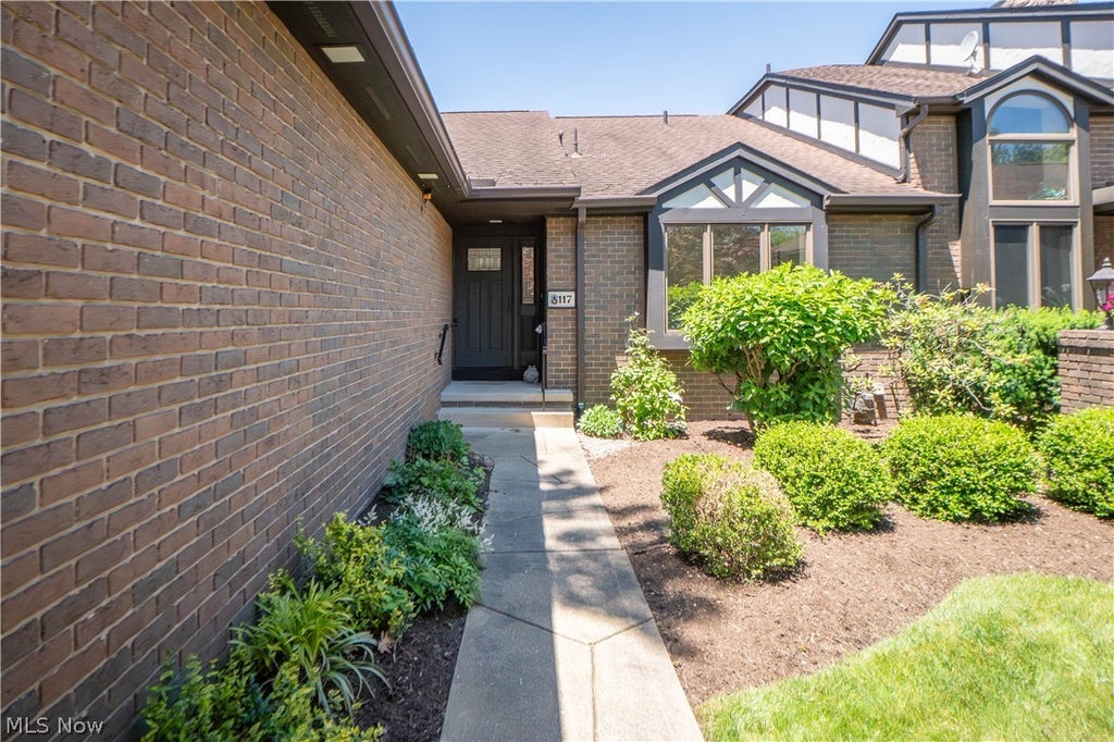 Photo of 117 Brookview Drive SW, North Canton, OH 44709 (MLS # 5215207)