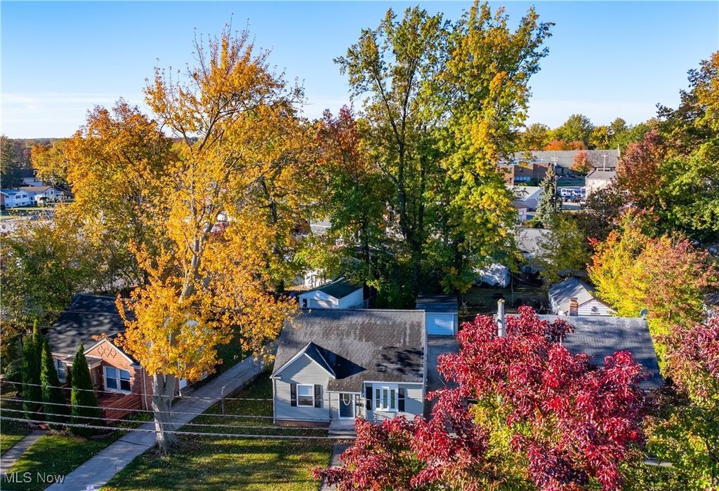 Photo of 488 E 326th Street, Willowick, OH 44095 (MLS # 5168840)