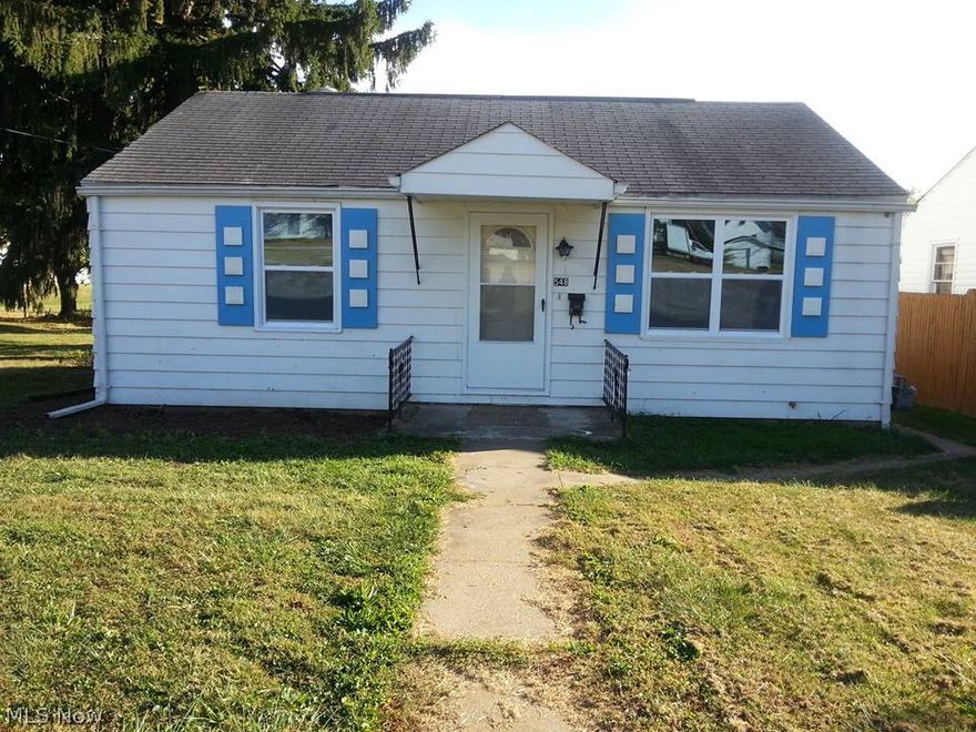 Nice 2 bedroom home with many updates. Convenient to shopping and restaurants.