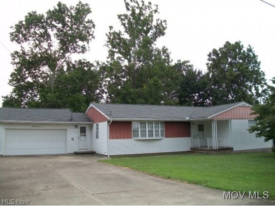 Great one-owner home been lovingly cared-for & maintained over the years. Three good-sized bedrooms,spacious living room, large master bath also accessible from Master BR, dining area off kitchen overlooks over-sized back deck. Kitchen has new flooring, dishwasher & range hood. Gas range, washer and dryer will remain wit house. Super clean basement has full bath and high ceilings & could be easily finished into more rooms. Walk-out basement to HUGE backyard on 3 lots, by Southwood Park. Detached garage with workshop & auto repair pit-a must see! Washer/dryer, house sold As-is to settle estate.  Elem: Franklin Elementary School  Elem/Bus: N  JrHigh: Edison Jr. High School  JrHigh/Bus: N  High: Parkersburg South High  High/Bus: N  Fire: CIT  Police: CTY  ;SQFT=Fin Bsmt:0, Fin Above:1480, Fin Total:1480, Unfin Above:0;GAR= 2 Car Built In, 2 Car Det, Opener(s);PRKG= Off Street, Parking Pad