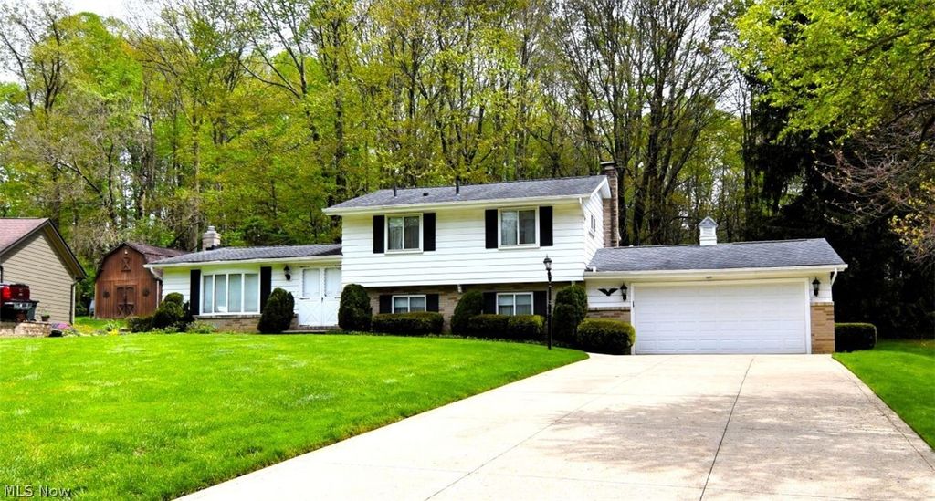 Photo of 6977 Springledge Road, Sagamore Hills, OH 44067 (MLS # 5205916)