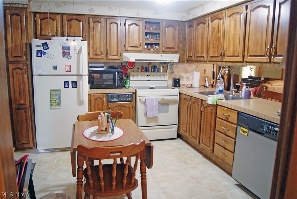 Photo of 1241 Bison Street NW, Massillon, OH 44647 (MLS # 5206364)