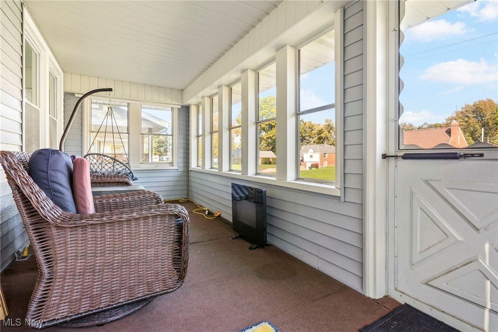 Photo of 821 Lake Avenue NE, Massillon, OH 44646 (MLS # 5168543)