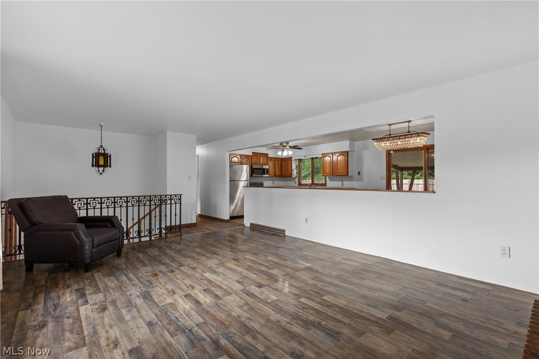 61558 W Central Avenue
