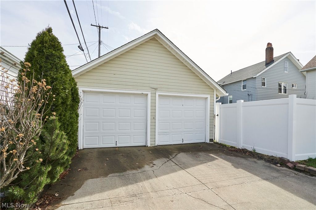 Photo of 2111 Wascana Avenue, Lakewood, OH 44107 (MLS # 5199357)