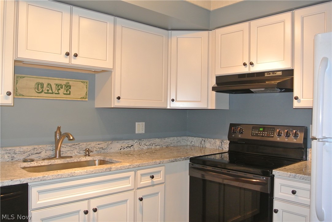 Village Green Condos 03 - Residential Lease