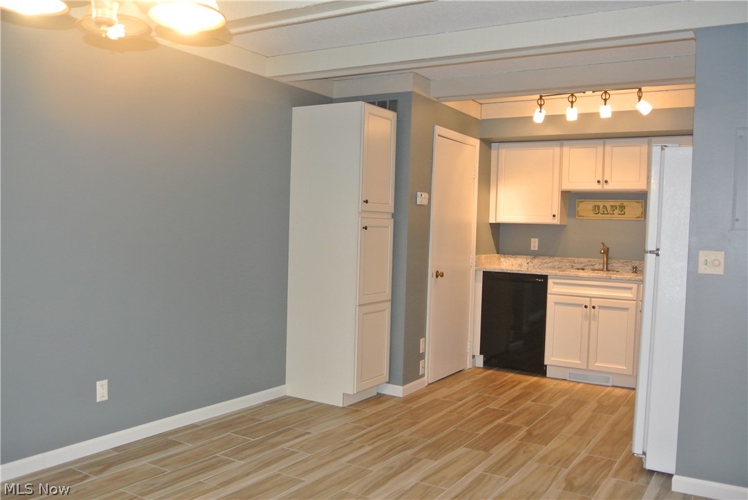 Village Green Condos 03 - Residential Lease