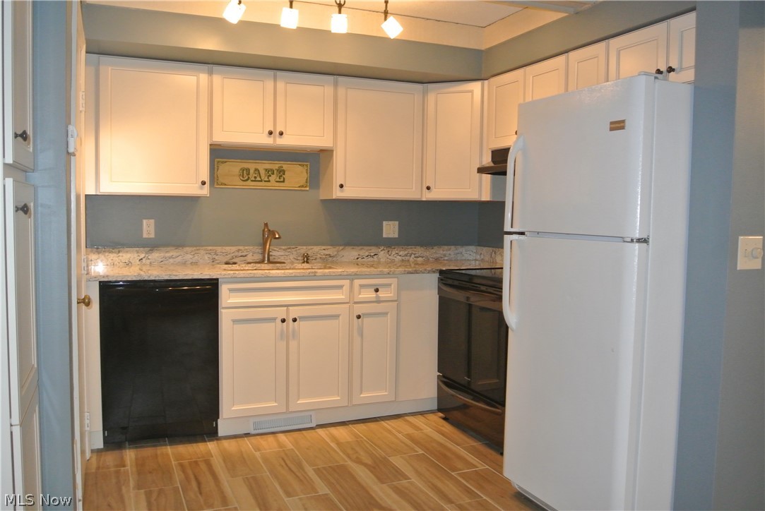 Village Green Condos 03 - Residential Lease