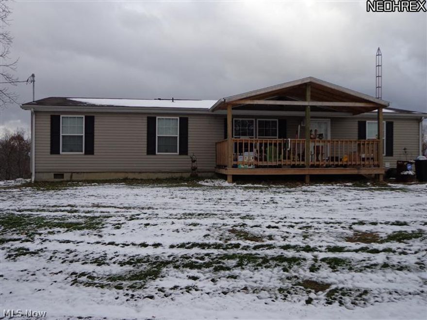 Nice country seclusion with this 2006 manufactured home. Large living room with double sided fireplace. Large kitchen with all appliances to stay. Mastersuite with garden tub and double sinks and walkin closet. Call today to schedule appt.