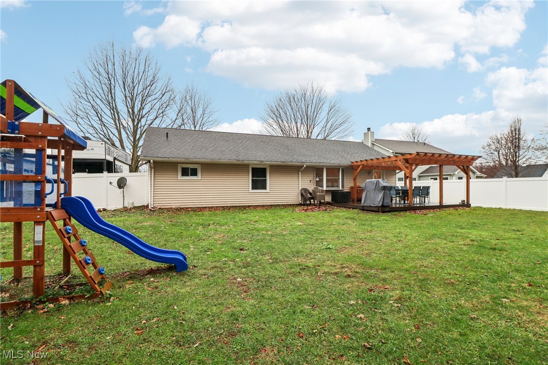 2407 Cambrian Way, Madison, Ohio image 38