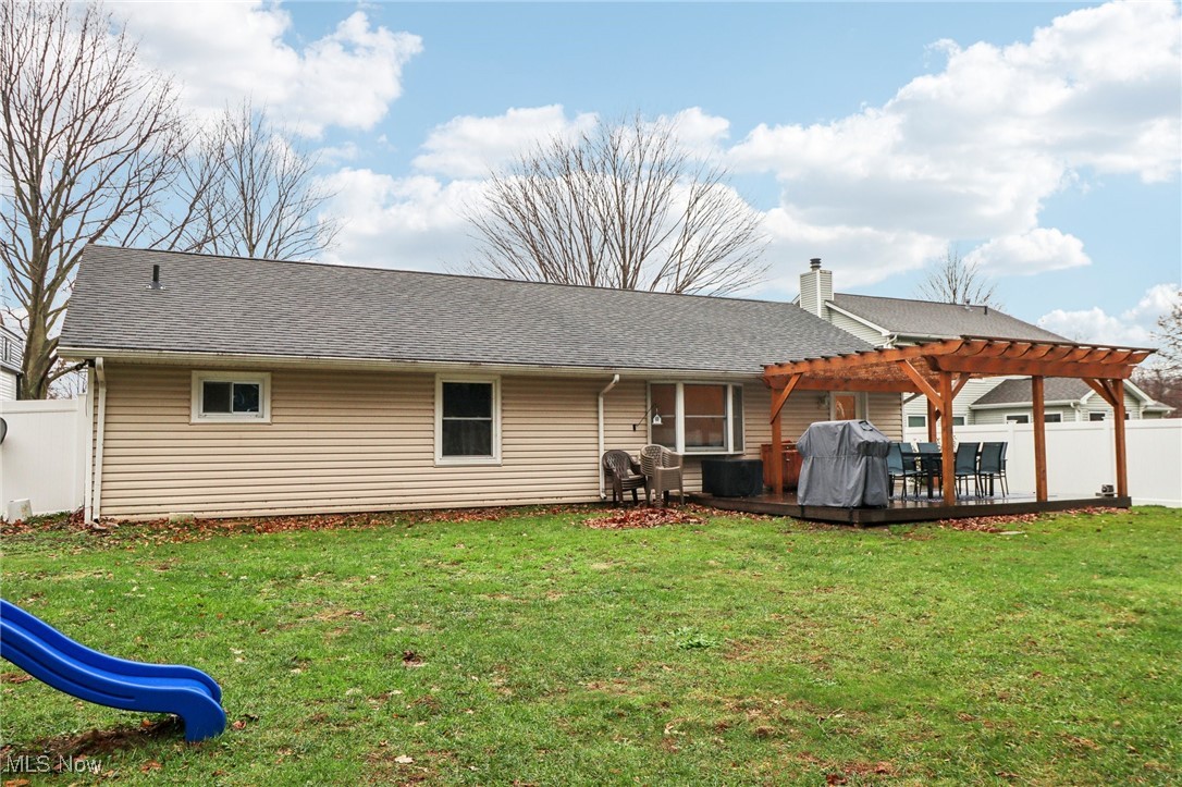 2407 Cambrian Way, Madison, Ohio image 37