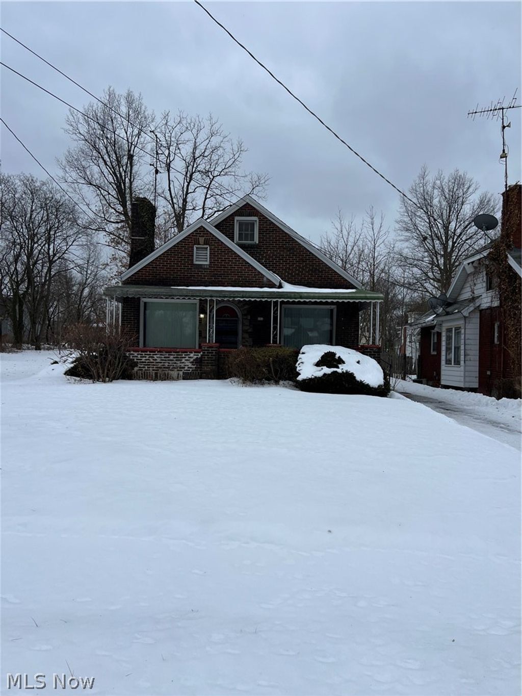 Photo of 221 E Avondale Avenue, Youngstown, OH 44507 (MLS # 5187265)