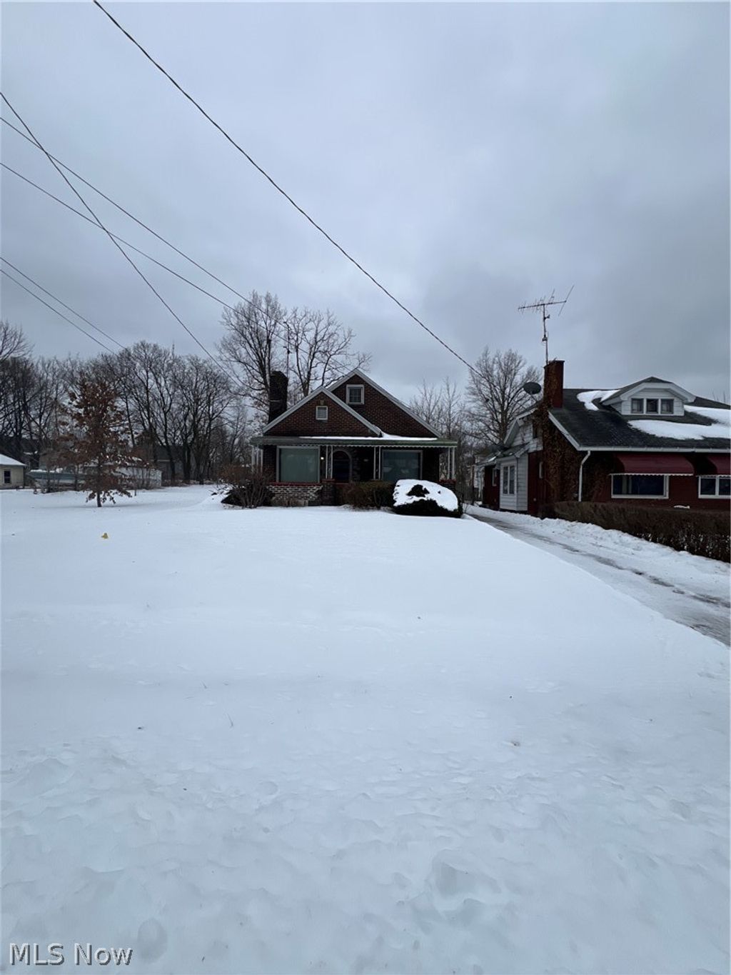 Photo of 221 E Avondale Avenue, Youngstown, OH 44507 (MLS # 5187265)