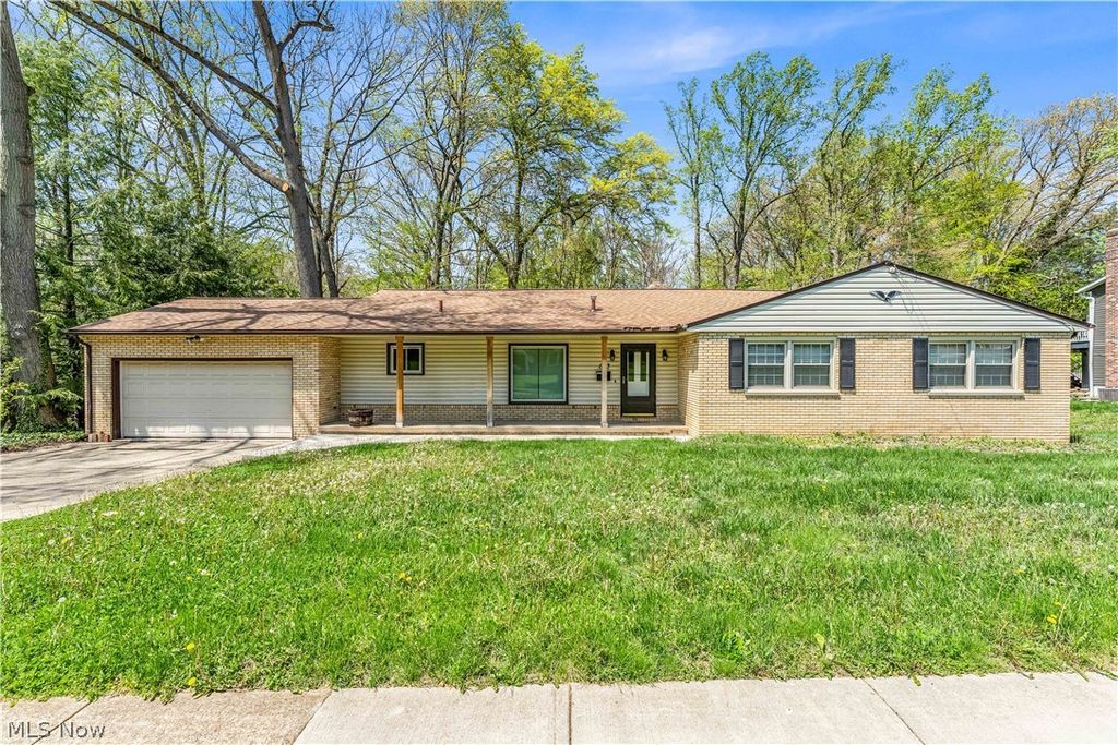 Photo of 1183 Romayne Drive, Akron, OH 44313 (MLS # 5208141)