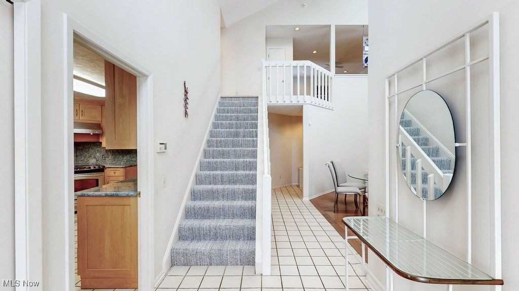 Photo of 16 Deerfield Lane, Beachwood, OH 44122 (MLS # 5181575)