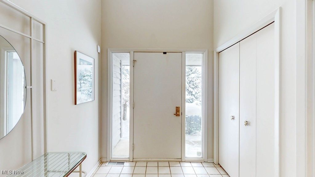 Photo of 16 Deerfield Lane, Beachwood, OH 44122 (MLS # 5181575)