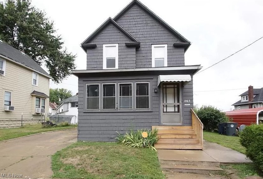 Check out this recently updated home in the historical city of Akron! Bring your furniture or bring your tenant. Either way, you'll love this turnkey home! Don't miss out on this great opportunity to build your portfolio.