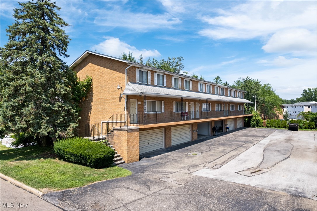 582 Treeside Drive