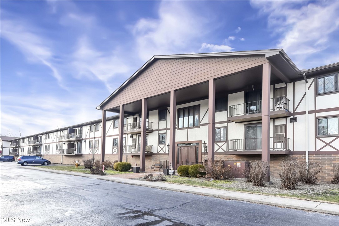 4849 Grace Road #210, North Olmsted, Ohio image 2