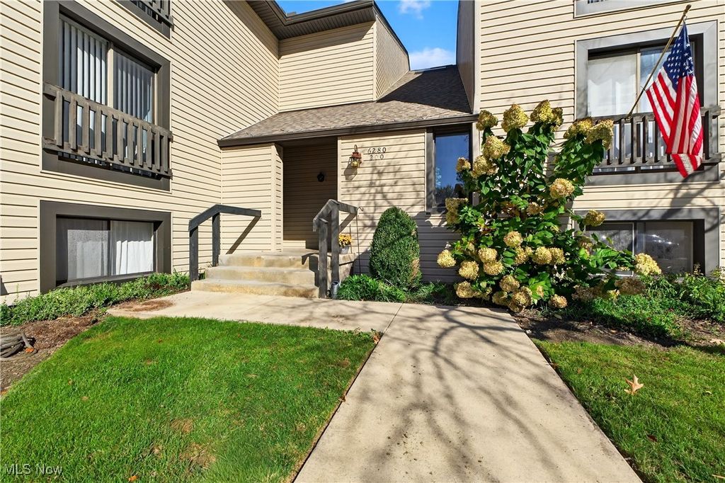Photo of 6280 Greenwood Parkway #202, Sagamore Hills, OH 44067 (MLS # 5163624)