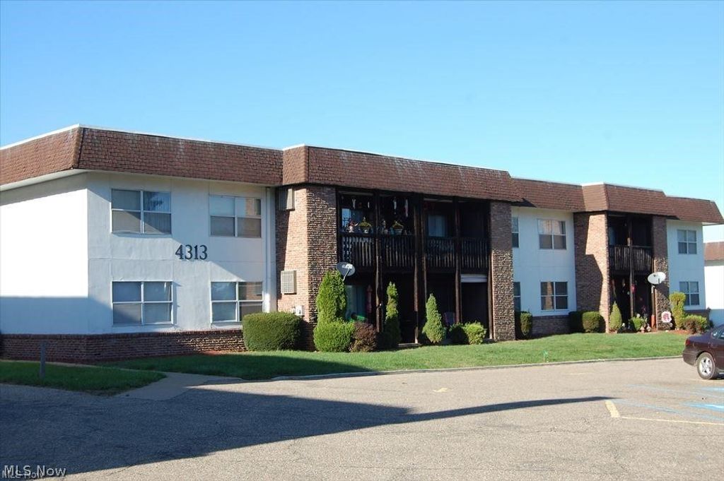 Photo of 4313 Earl Drive #B7, Steubenville, OH 43953 (MLS # 5213687)
