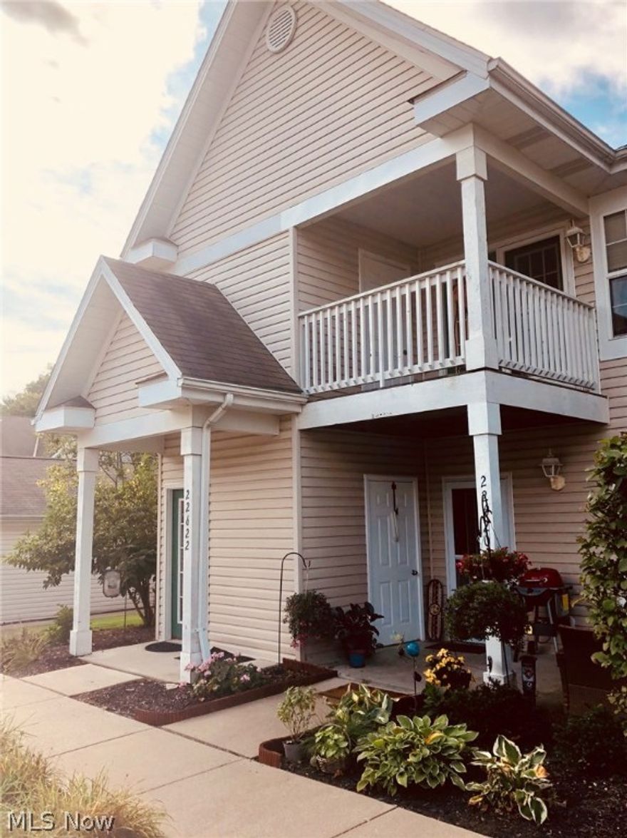 Outstanding Vaulted Condo Is Ready For You To Call It Home!  Modern, Open Floor Plan Featuring Huge Great Room With Fireplace. Two Of The Three Bedrooms Have Walk-In Closets. Master Bedroom With Private Bath. Galley Kitchen With Tons Of Cabinets. In-Suite Washer and Dryer. Make Your Appointment Today!