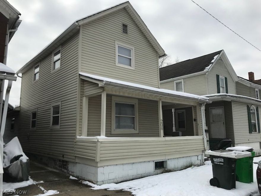 This roomy 4 bedroom house in Claymont Schools offers one-floor living (laundry in basement) with ample additional space inside. Stove, fridge, washer & dryer are provided. Pets are negotiable and at owner's discretion with a $100 pet fee and $25 per animal added to the monthly rent. One-year lease is required and security deposit will match the monthly rent. Tenant is responsible for snow removal, lawn care, gas, electric, water/sewer/trash. No smoking indoors and home is not metro approved. Background check costing $40 per adult will apply before application acceptance. This house is being offered for rent by a Property Manager and Licensed Realtor with RE/MAX Crossroads.