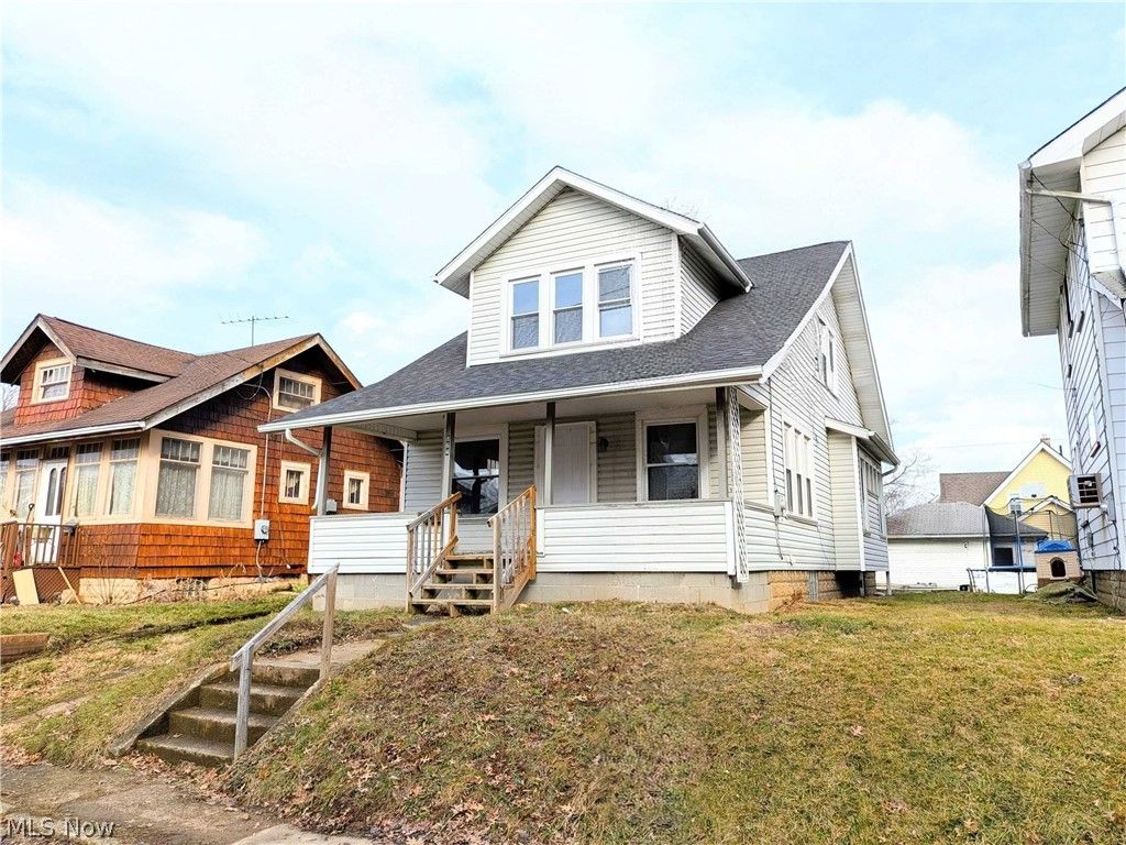 Photo of 864 10th Street NE, Massillon, OH 44646 (MLS # 5196454)