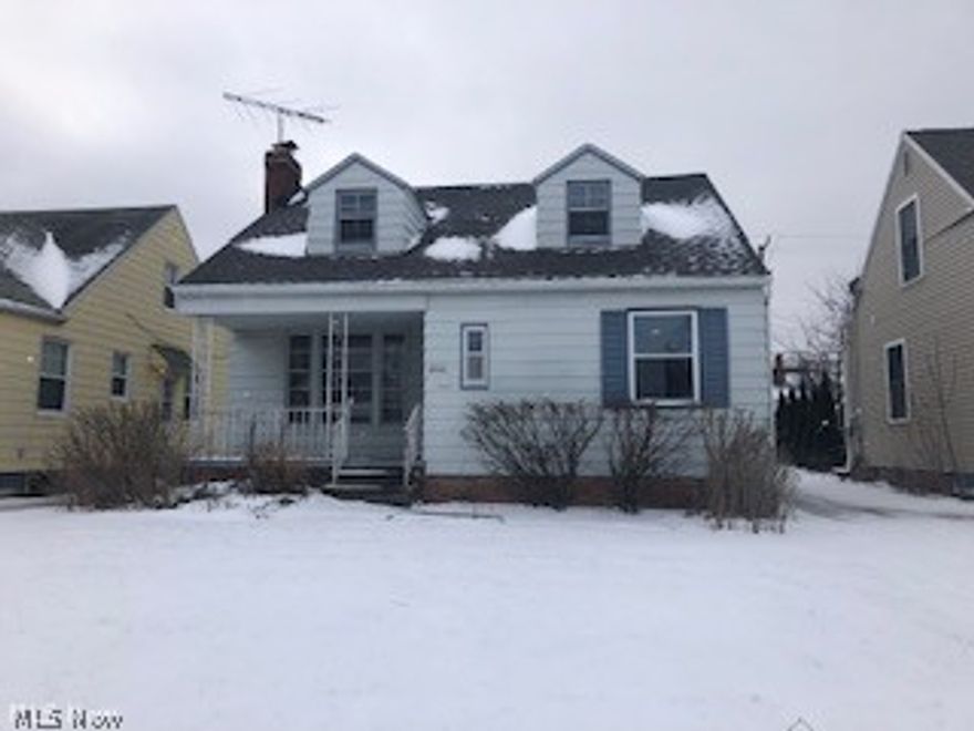 Three Bedroom, One Bath Bungalow Features Hardwood Floors! Living Room Boasts Fireplace! Great Size Eat-In Kitchen With Built-In Cabinets. Finished Second Floor Dormer For Third Bedroom and Had Large Closet For Storage. Cozy Covered Front Porch!
Close To Shopping Plaza and Freeway Access!