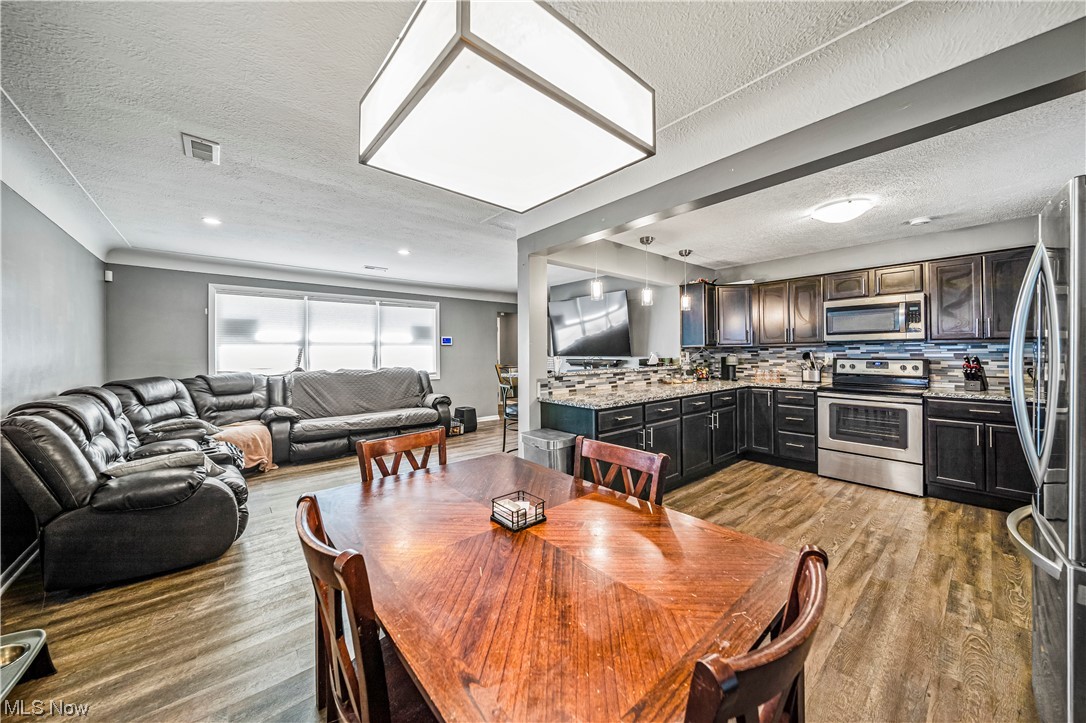 Lake Shore Blvd Estates - Residential